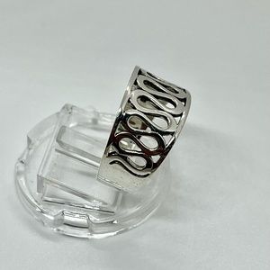 Pretty 925 Silver Ring.R25